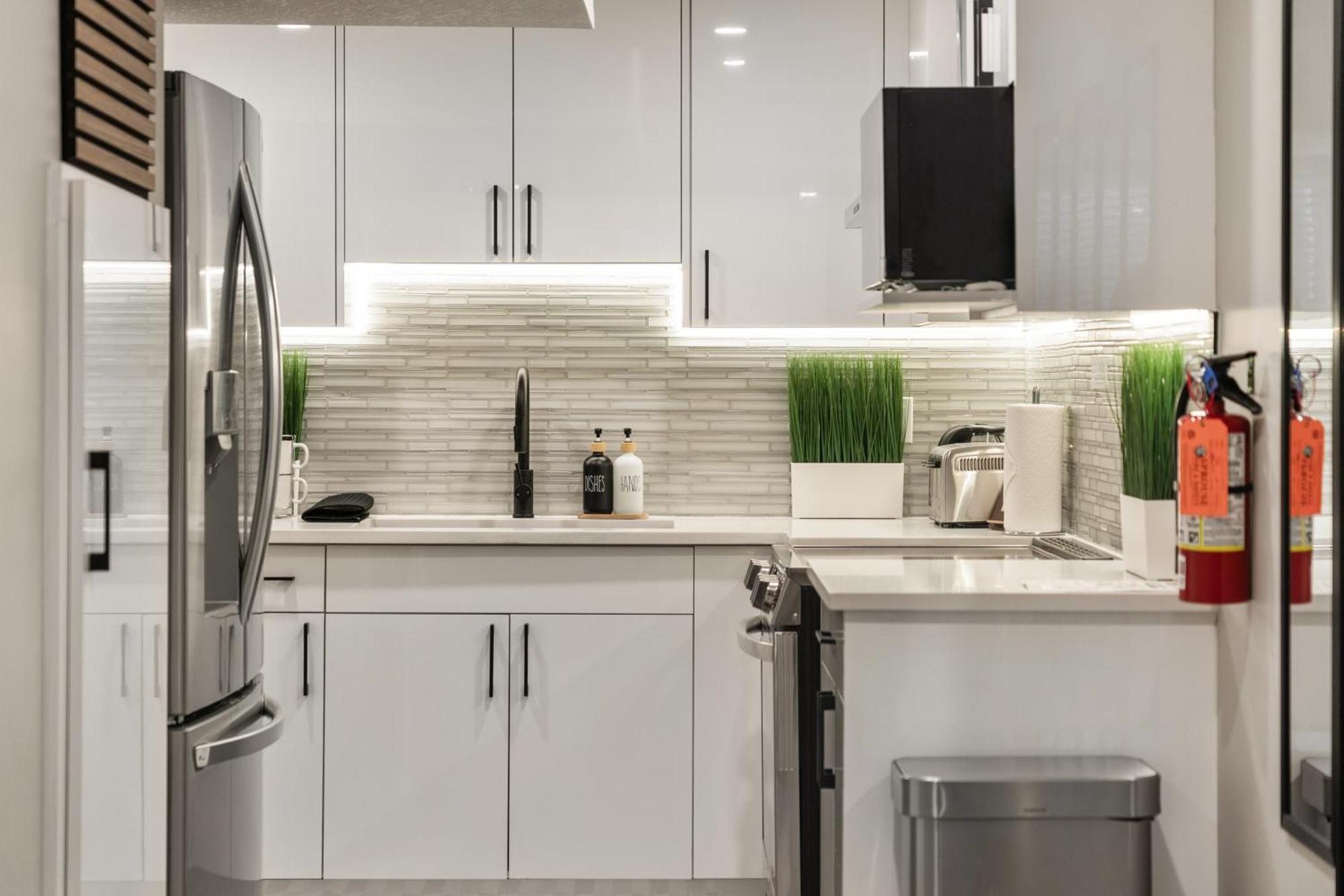Apartment Luxury Living Entire Suite-private *