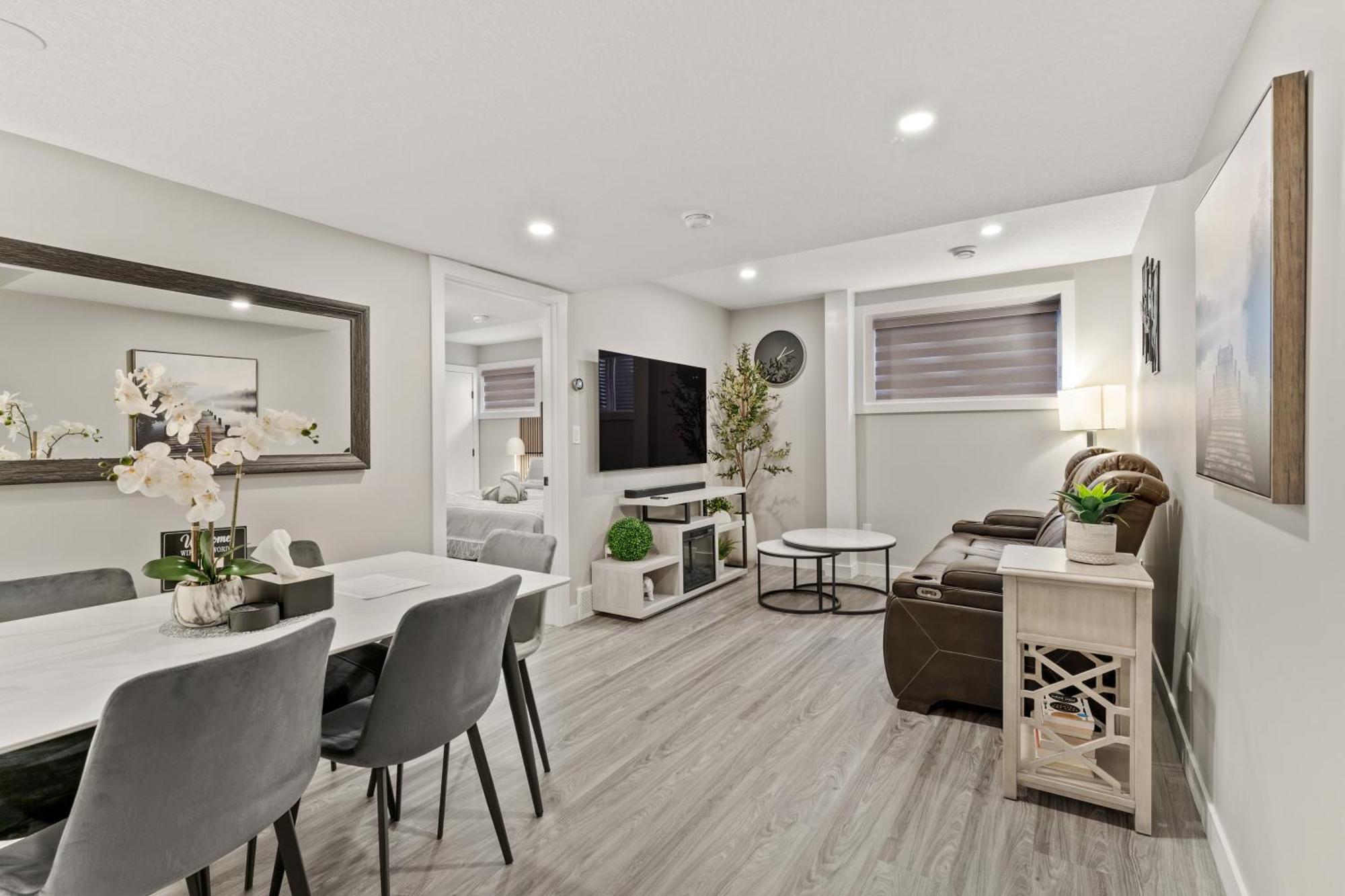Apartment Luxury Living Entire Suite-private