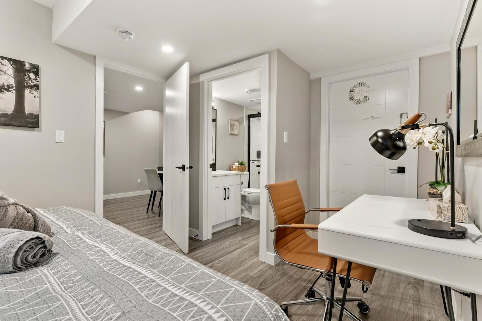 Luxury Living Entire Suite-private Calgary