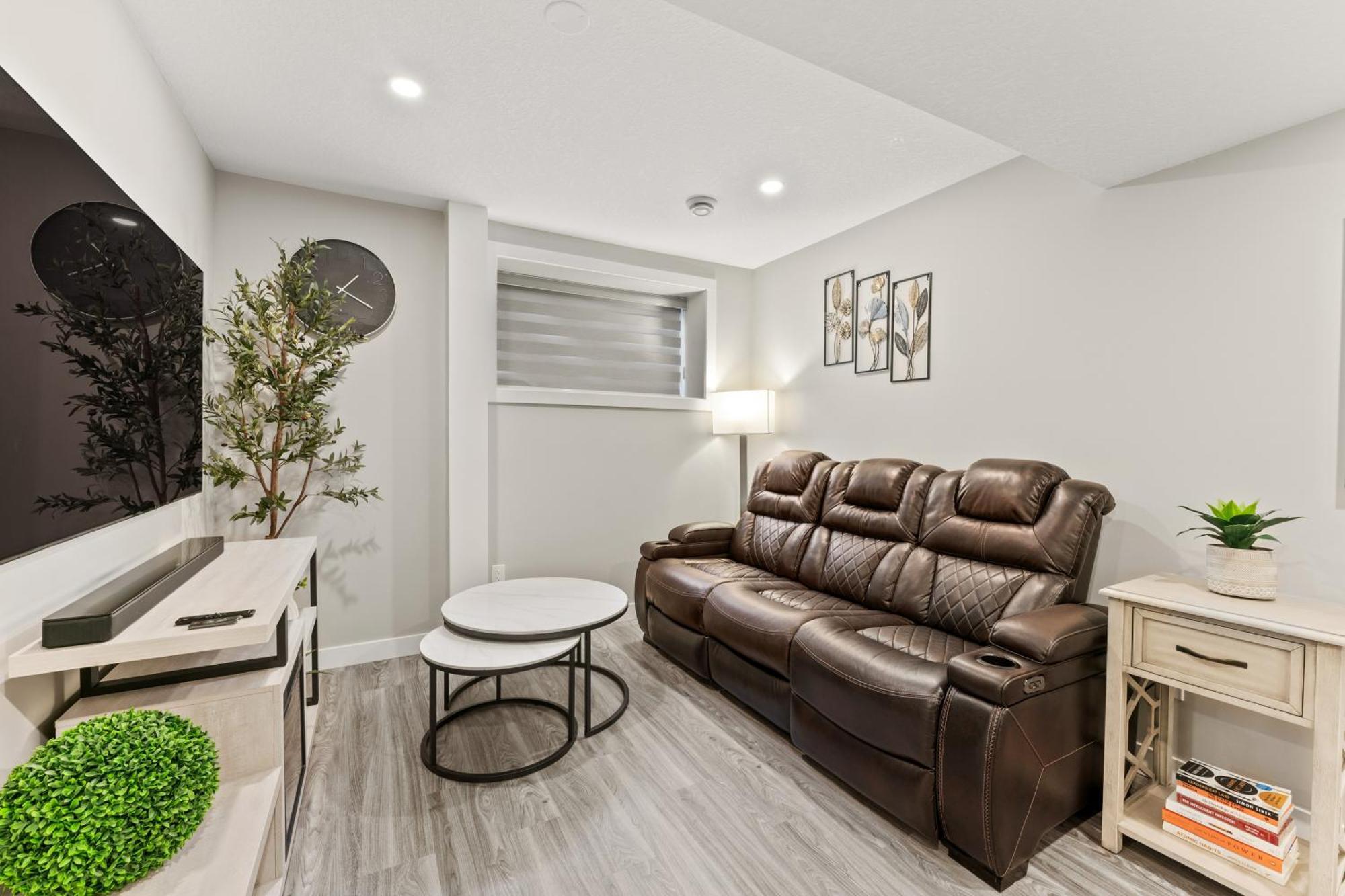 Luxury Living Entire Suite-private Apartment Calgary