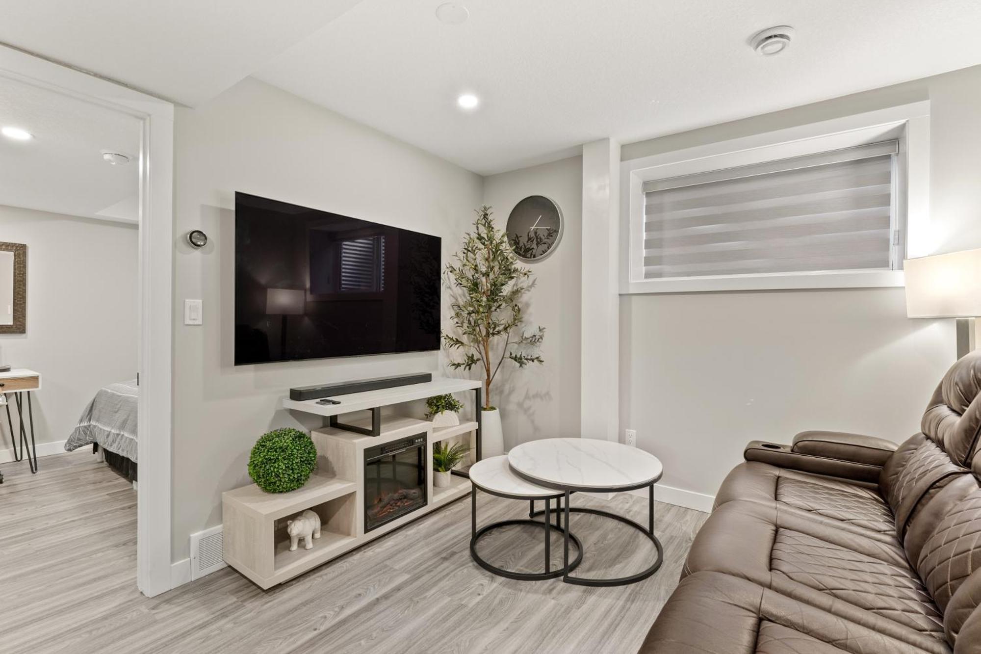Luxury Living Entire Suite-private Calgary